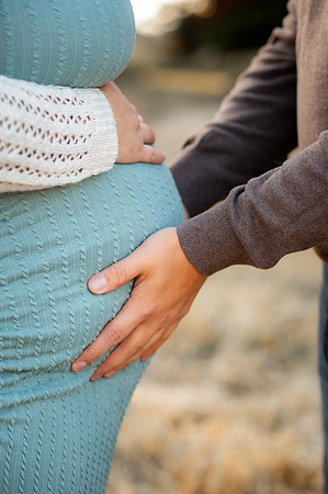 Jennifer&HunterMaternity-048