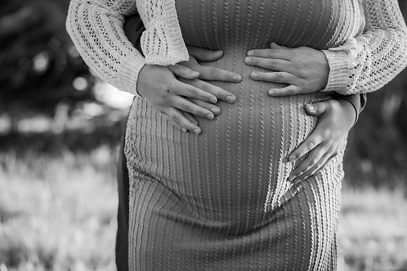Jennifer&HunterMaternity-014