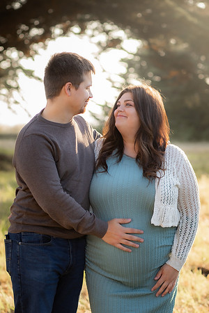 Jennifer&HunterMaternity-004