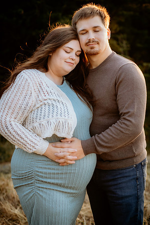 Jennifer&HunterMaternity-161