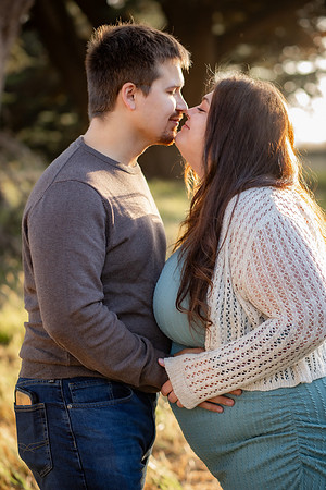 Jennifer&HunterMaternity-016