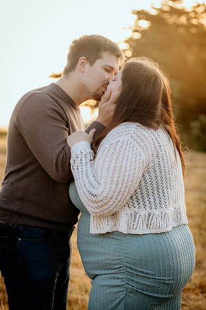 Jennifer&HunterMaternity-176