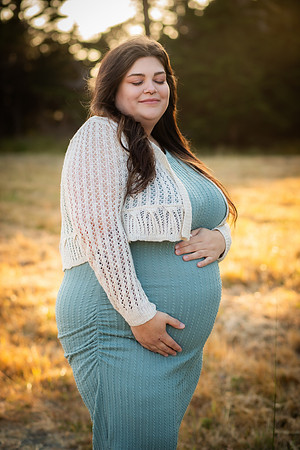 Jennifer&HunterMaternity-033