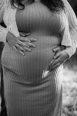 Jennifer&HunterMaternity-012