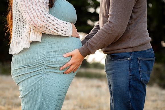 Jennifer&HunterMaternity-051