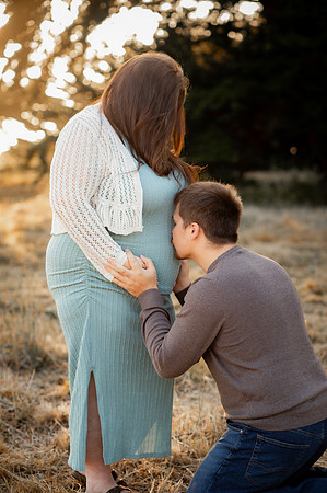Jennifer&HunterMaternity-056