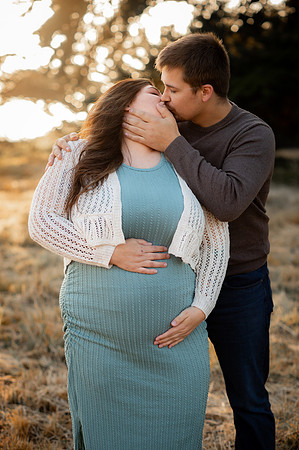 Jennifer&HunterMaternity-045