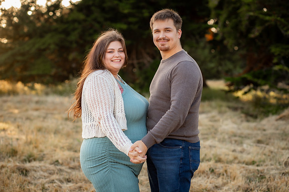 Jennifer&HunterMaternity-019