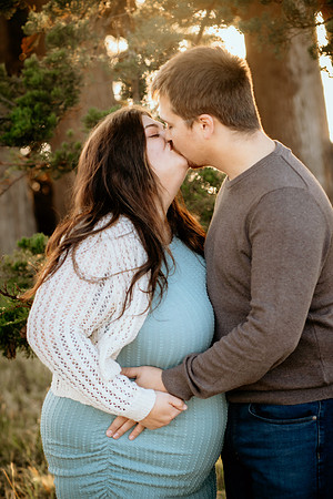 Jennifer&HunterMaternity-111