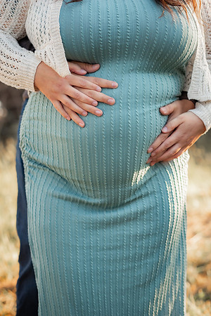 Jennifer&HunterMaternity-010