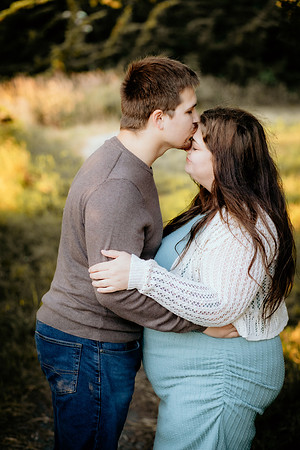 Jennifer&HunterMaternity-153