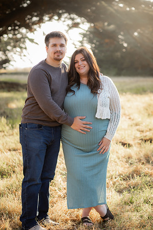 Jennifer&HunterMaternity-001
