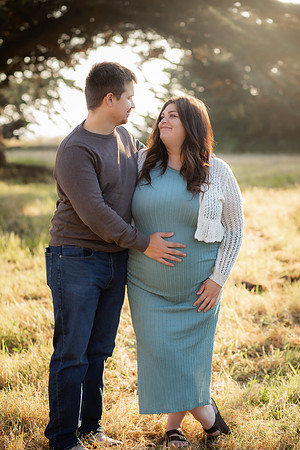 Jennifer&HunterMaternity-003
