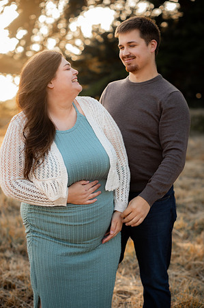 Jennifer&HunterMaternity-047