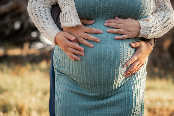 Jennifer&HunterMaternity-013